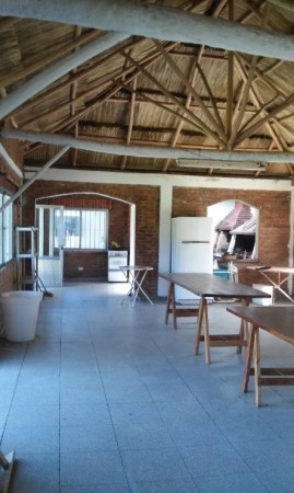 Venta Casa Quinta 3 Amb con Pileta en Paraje El Pato, Berazategui