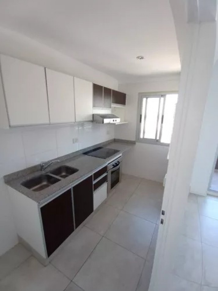 Venta Departamento 2 Amb con Balcon en Marcos Sastre 2800 Villa del Parque