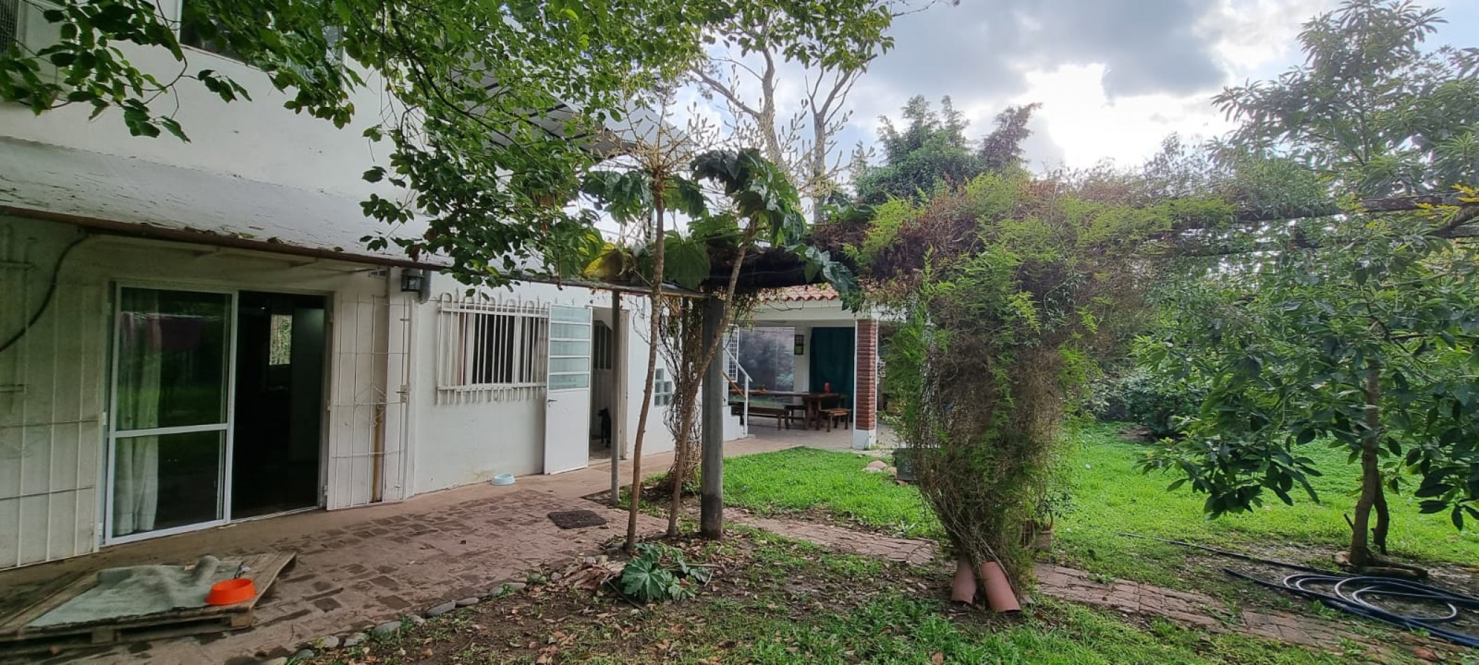Venta Casa 4 Amb Con Jardin, Quincho y Terraza En Paso Del Rey