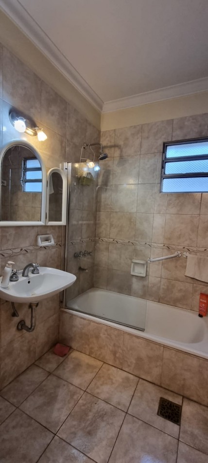 Venta Casa 4 Amb Con Jardin, Quincho y Terraza En Paso Del Rey