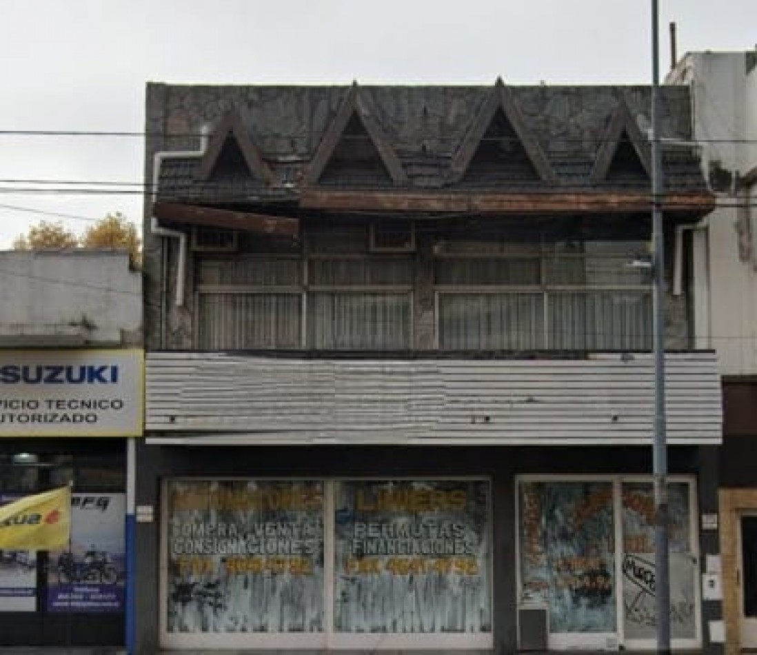 Venta local 2 amb con balcon en Av. Rivadavia 10700, Liniers
