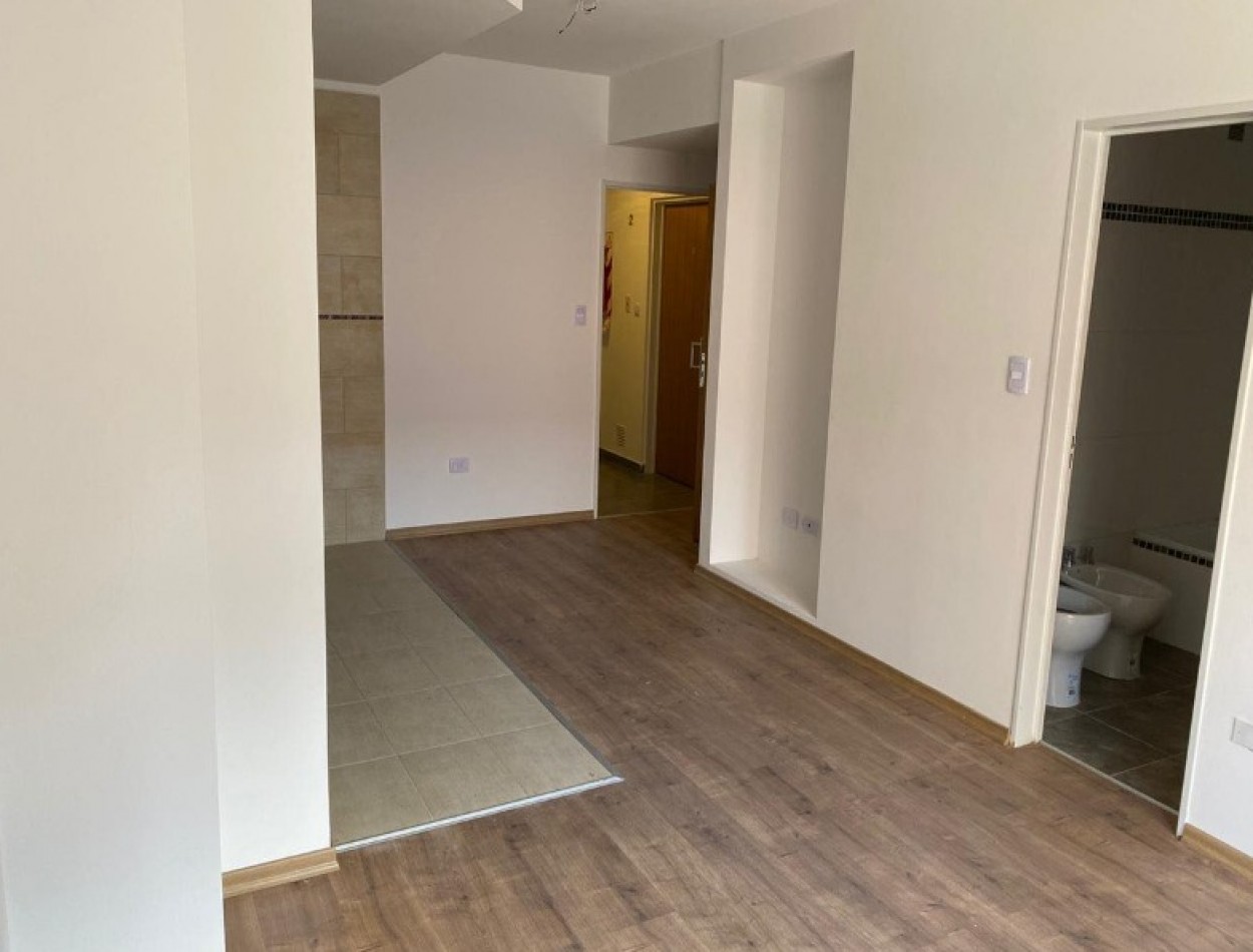 Venta monoambiente con balcon en Palestina 500, Almagro.