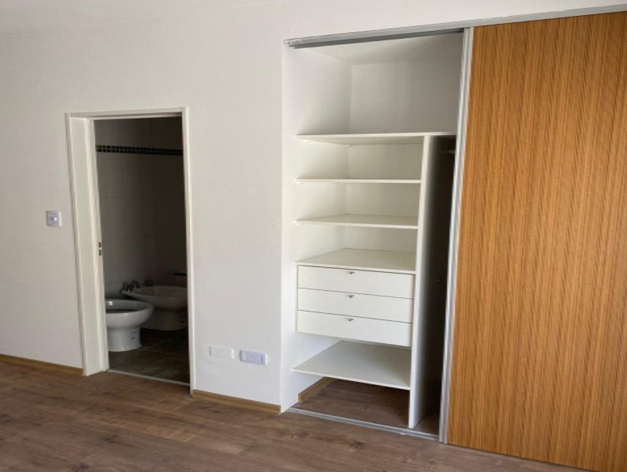 Venta monoambiente con balcon en Palestina 500, Almagro.