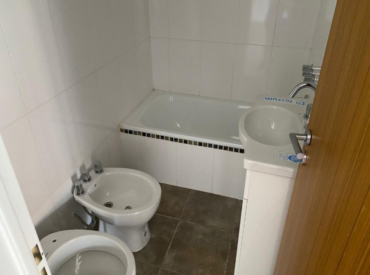 Venta monoambiente con balcon en Palestina 500, Almagro.
