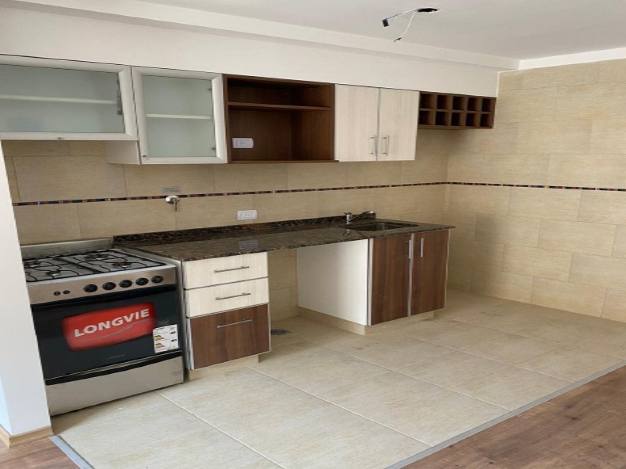 Venta monoambiente con balcon en Palestina 500, Almagro.