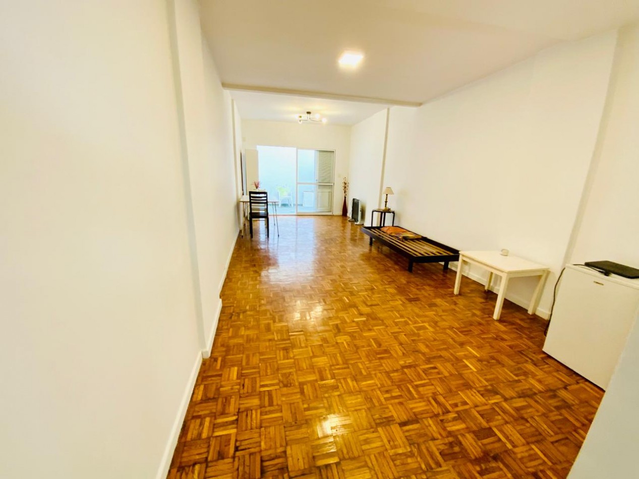 Venta monoambiente con patio refaccionado en Marcelo Torcuato De Alvear 900, Retiro