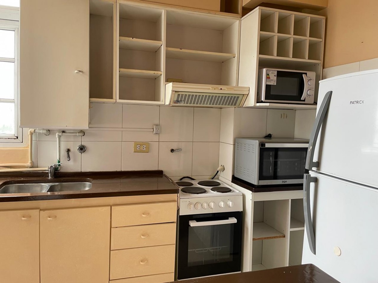 Venta departamento 3 ambientes con balcon en Carlos Calvo 1200, Constitucion
