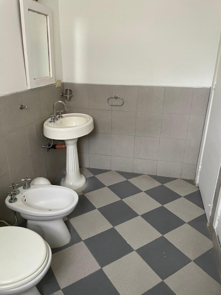 Venta departamento 3 ambientes con balcon en Carlos Calvo 1200, Constitucion