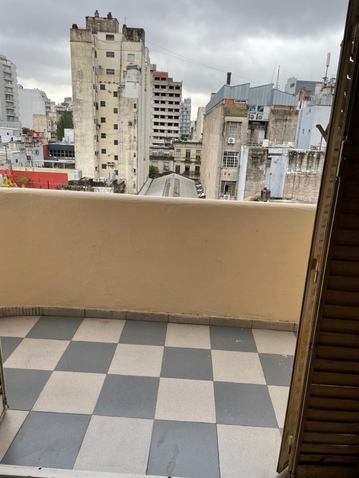 Venta departamento 3 ambientes con balcon en Carlos Calvo 1200, Constitucion