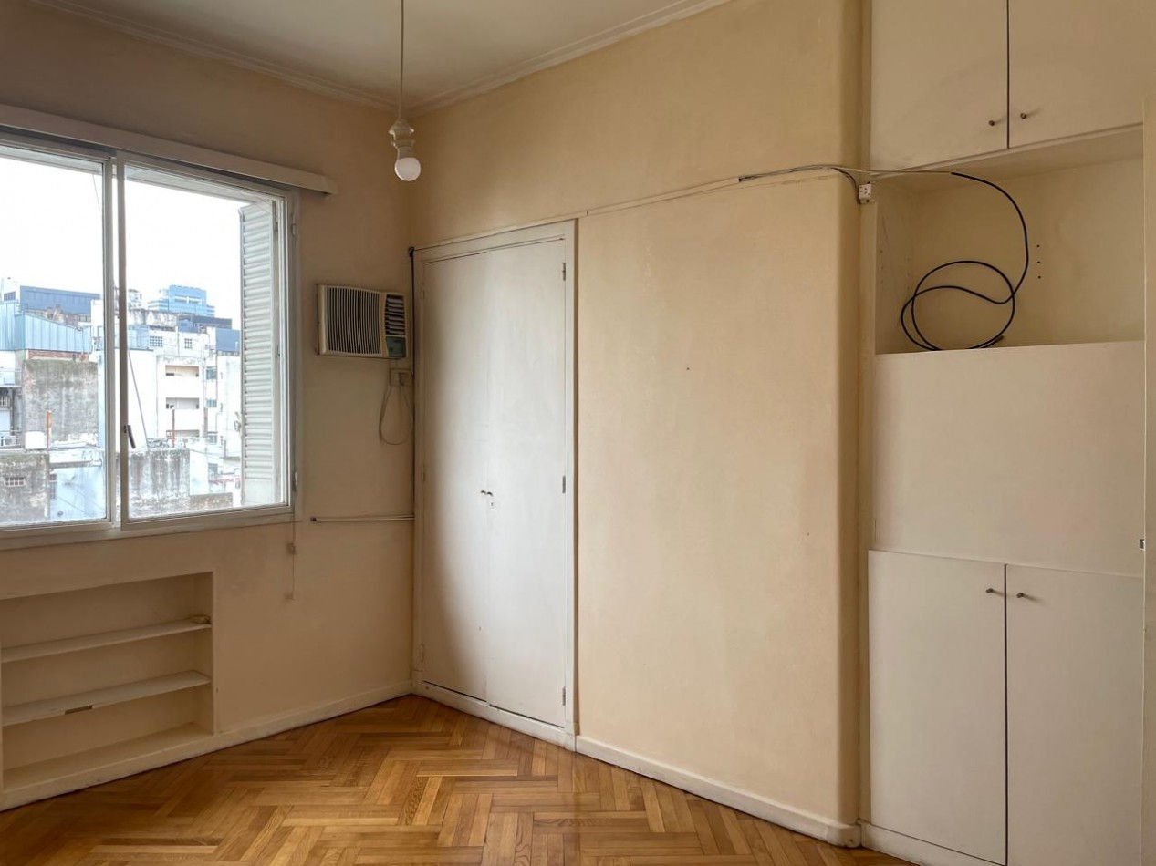 Venta departamento 3 ambientes con balcon en Carlos Calvo 1200, Constitucion