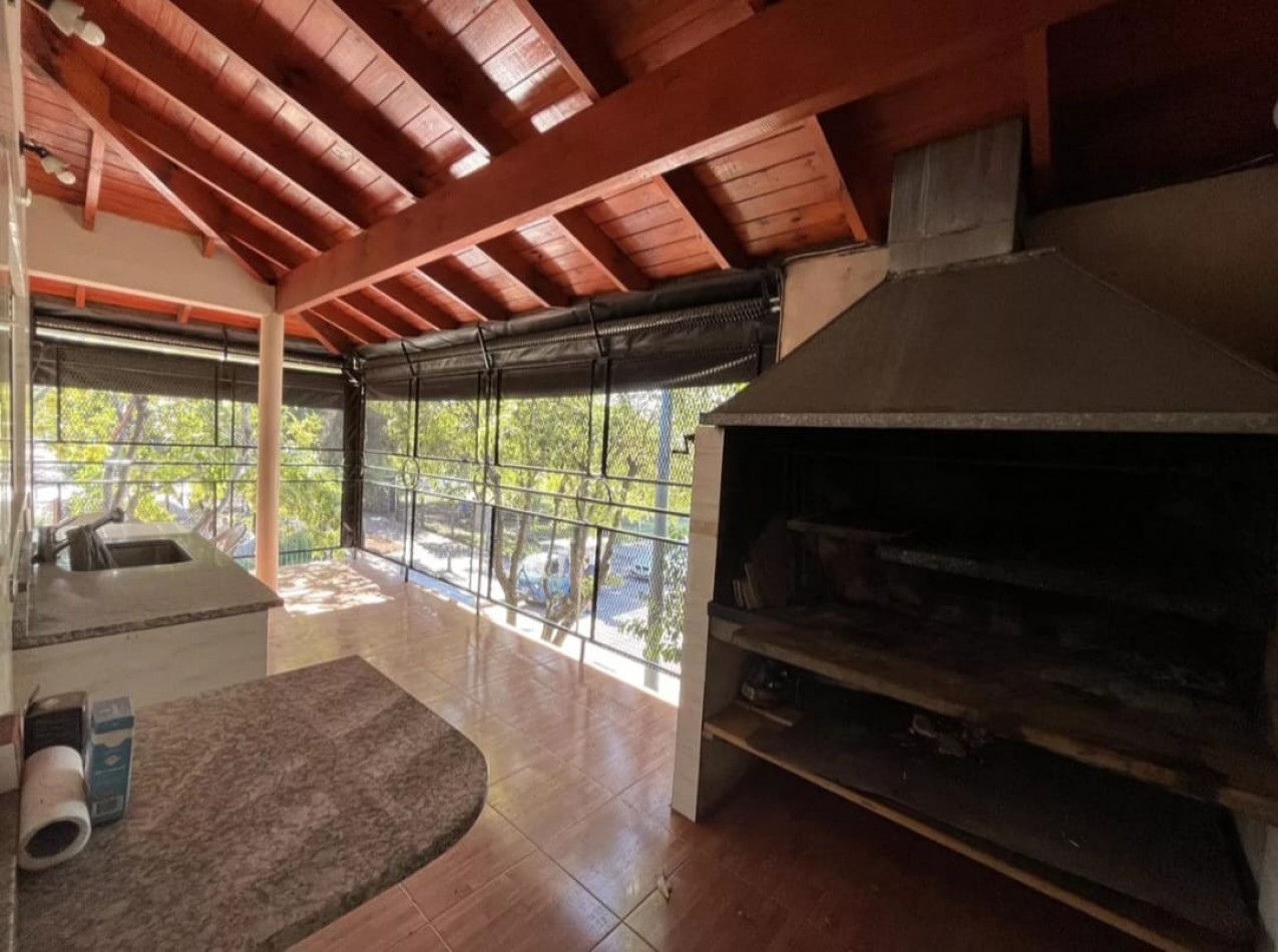 Venta Casa de 4 Amb Con Cochera en Acassuso 7500, Mataderos