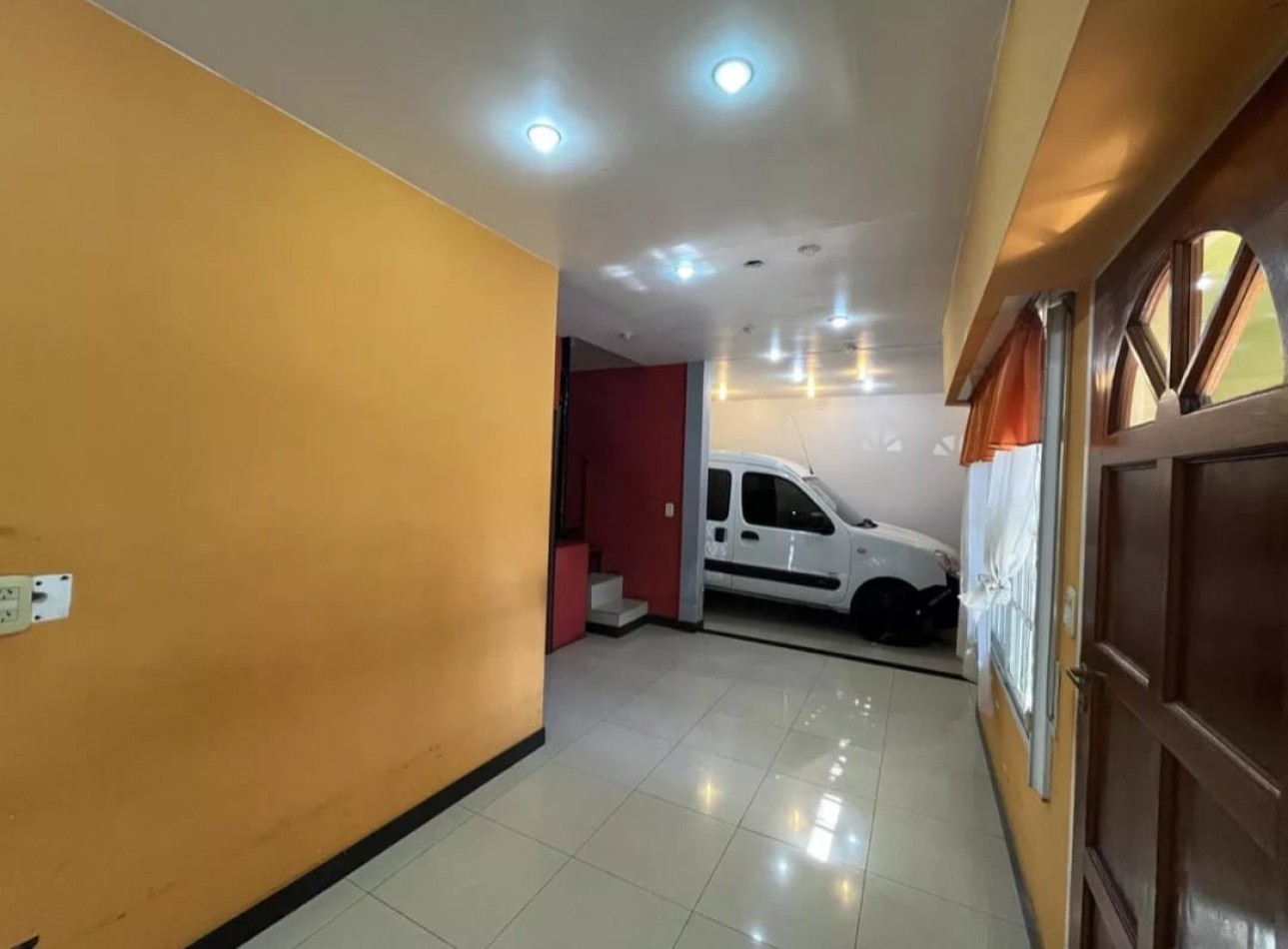 Venta Casa de 4 Amb Con Cochera en Acassuso 7500, Mataderos