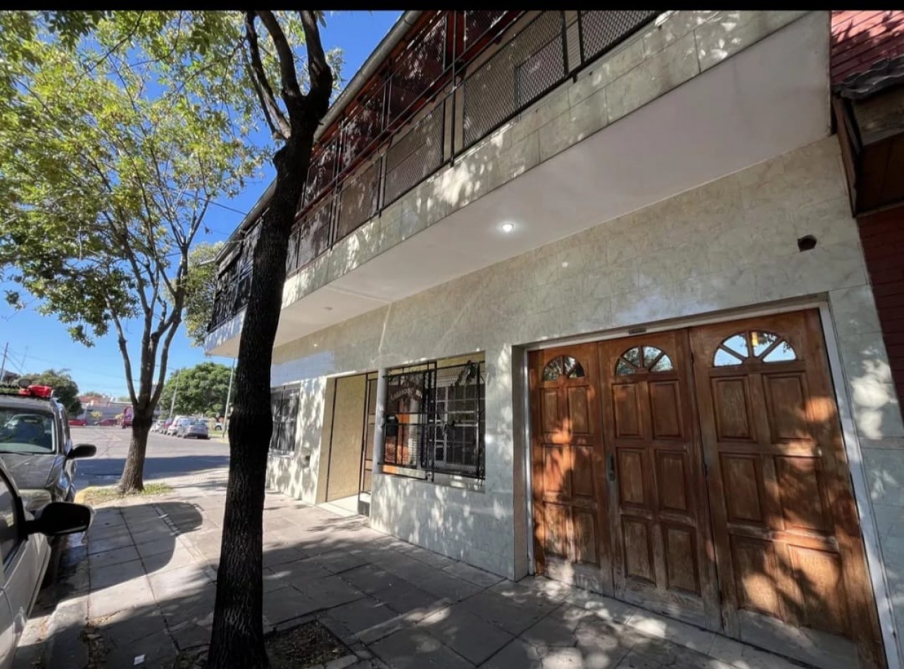 Venta Casa de 4 Amb Con Cochera en Acassuso 7500, Mataderos