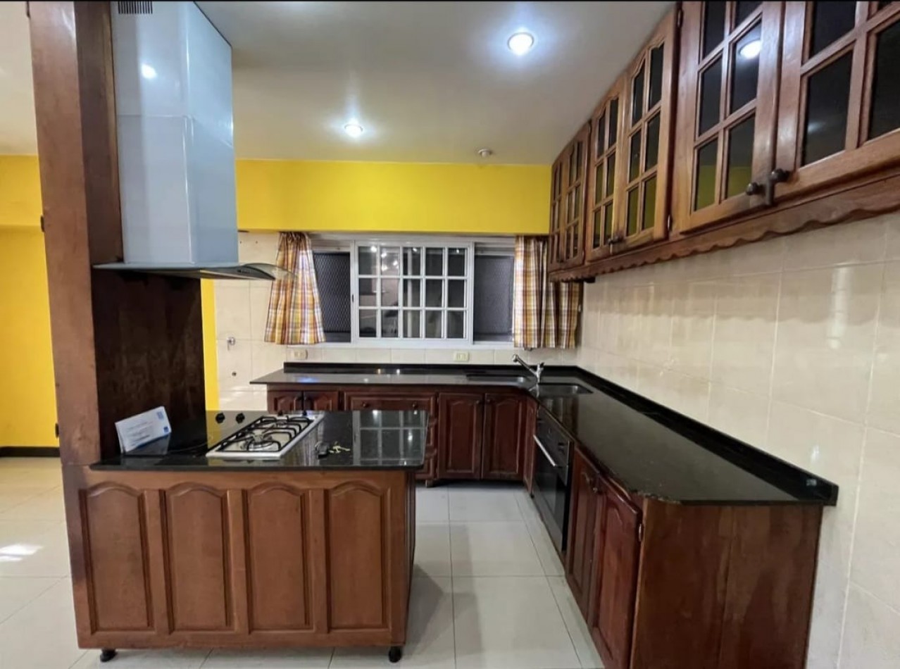 Venta Casa de 4 Amb Con Cochera en Acassuso 7500, Mataderos
