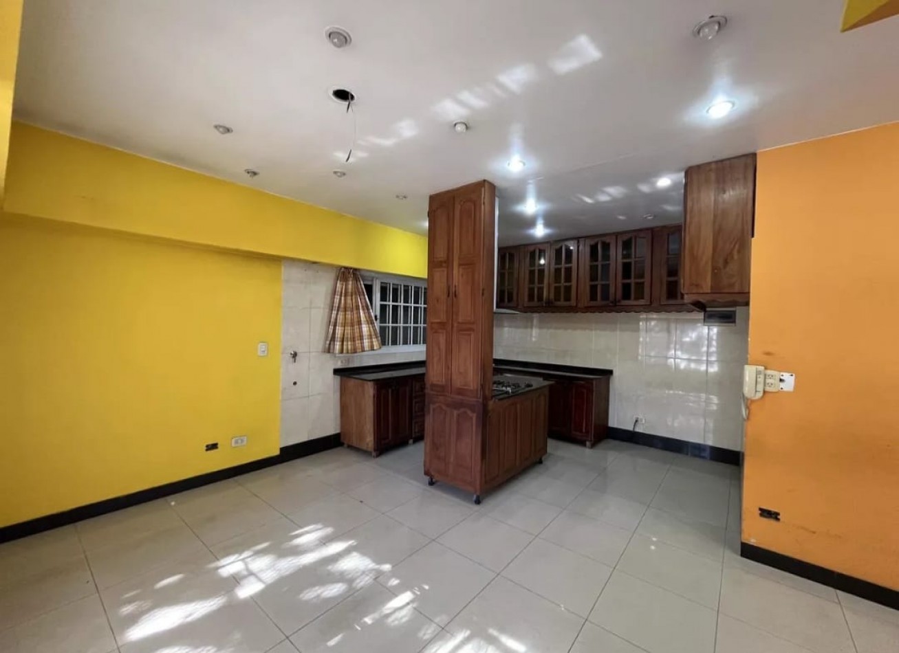 Venta Casa de 4 Amb Con Cochera en Acassuso 7500, Mataderos