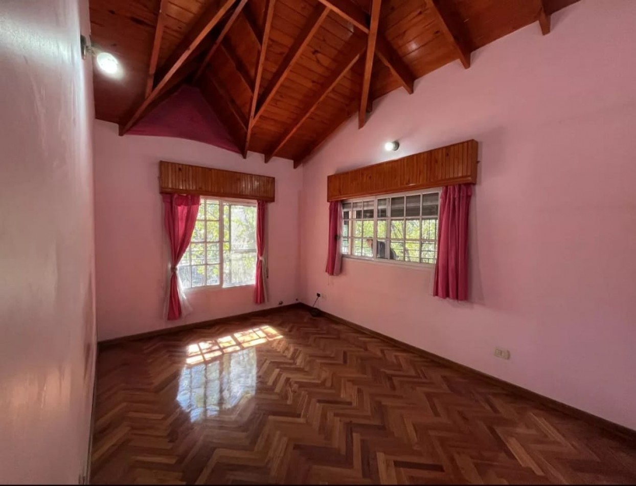 Venta Casa de 4 Amb Con Cochera en Acassuso 7500, Mataderos
