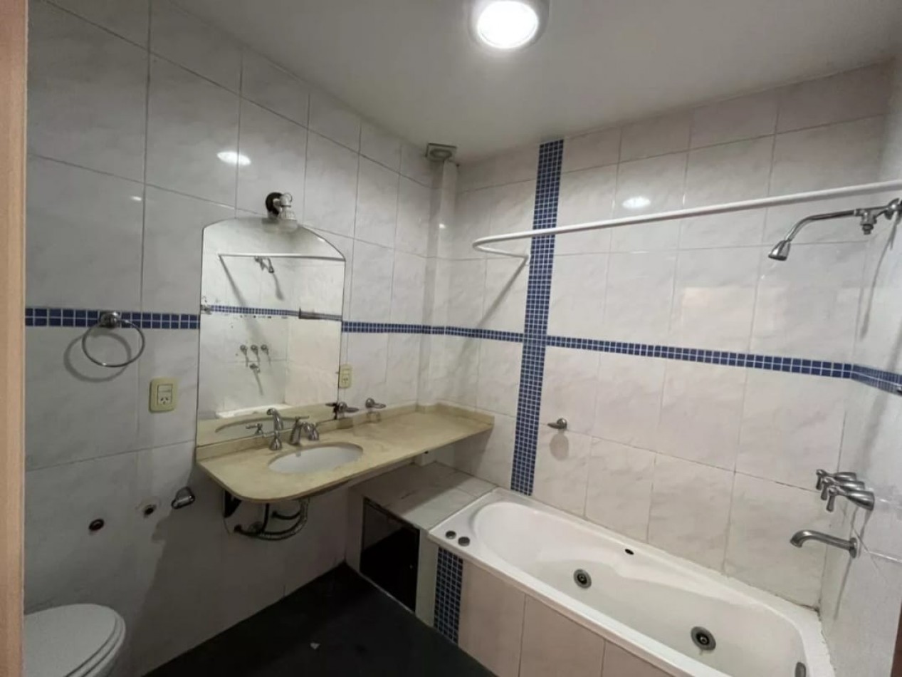 Venta Casa de 4 Amb Con Cochera en Acassuso 7500, Mataderos