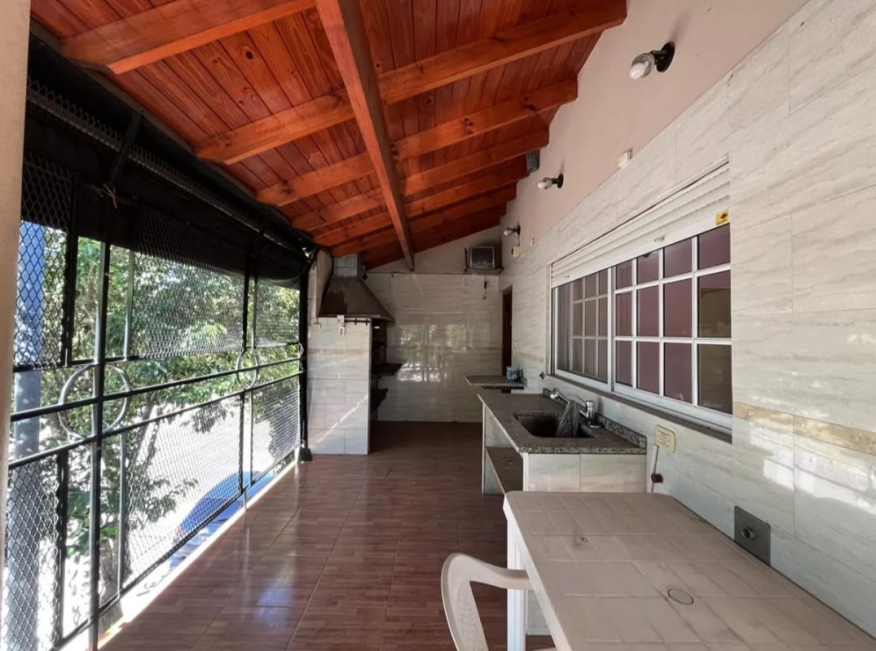 Venta Casa de 4 Amb Con Cochera en Acassuso 7500, Mataderos
