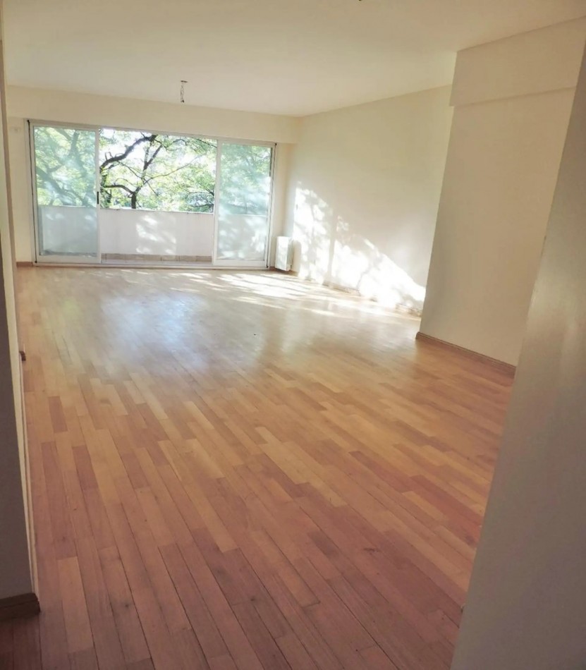 Venta semipiso 4 amb con balcon y cochera en Av. Pedro Goyena 500, Caballito.