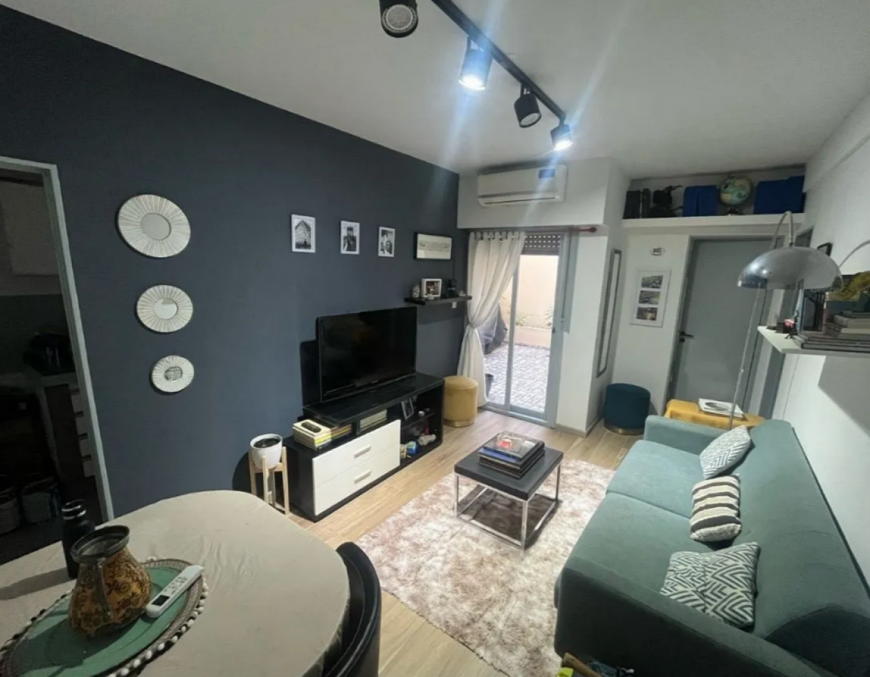 Venta departamento 2 ambientes con patio en Caballito