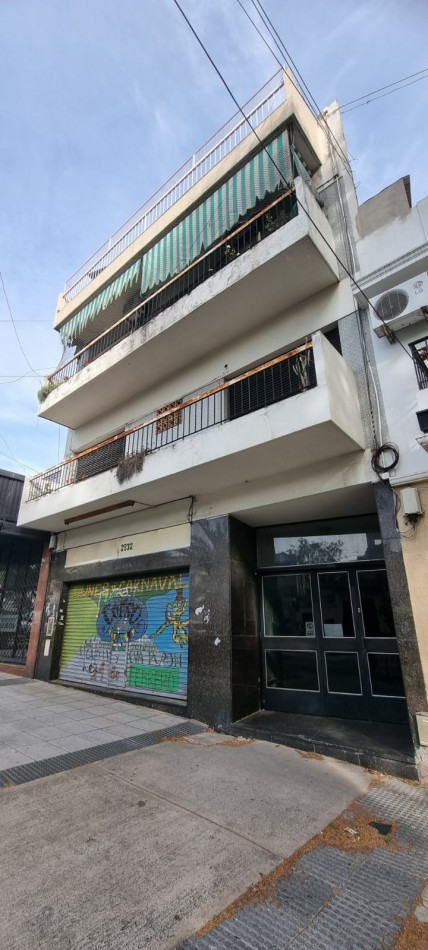 Venta ph 5 amb con balcon en Av. Eva Peron 2800, Flores