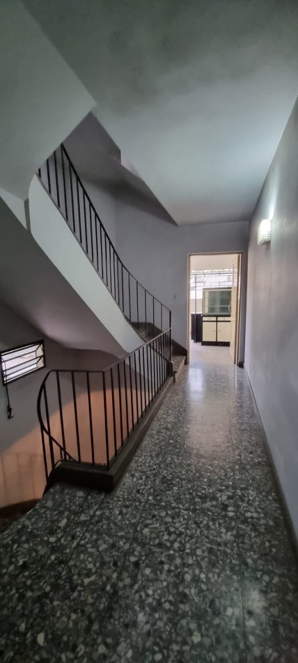 Venta ph 5 amb con balcon en Av. Eva Peron 2800, Flores