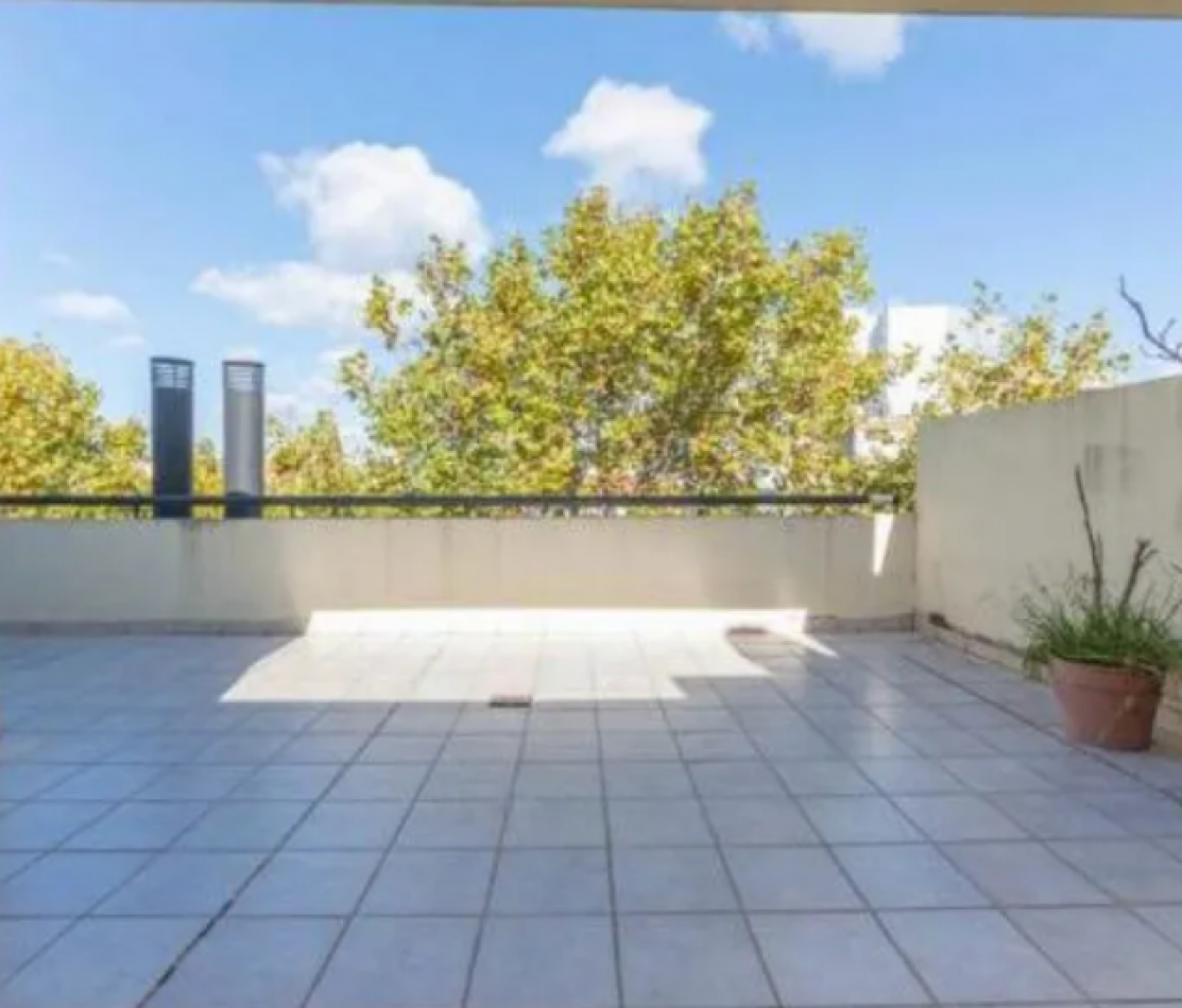 Venta semipiso 3 amb con patio en Colegiales