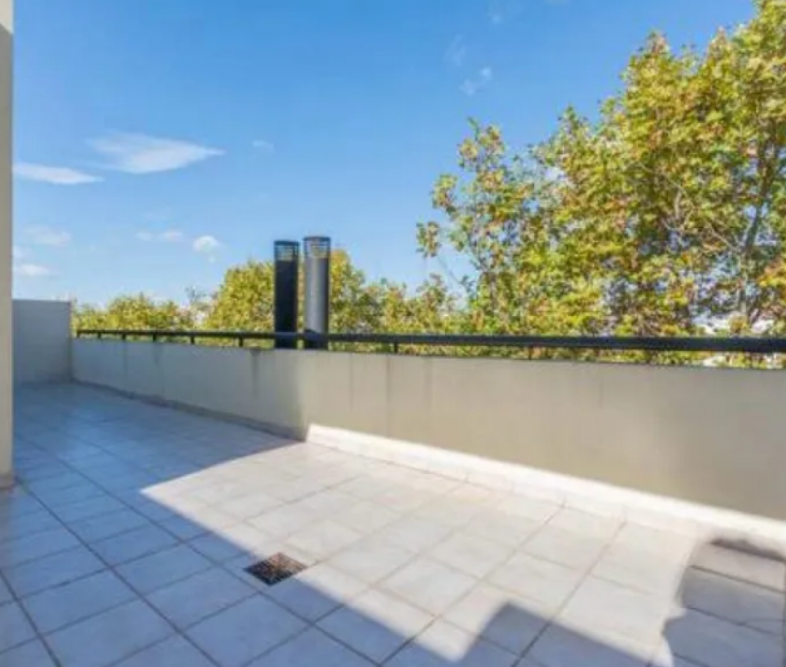 Venta semipiso 3 amb con patio en Colegiales