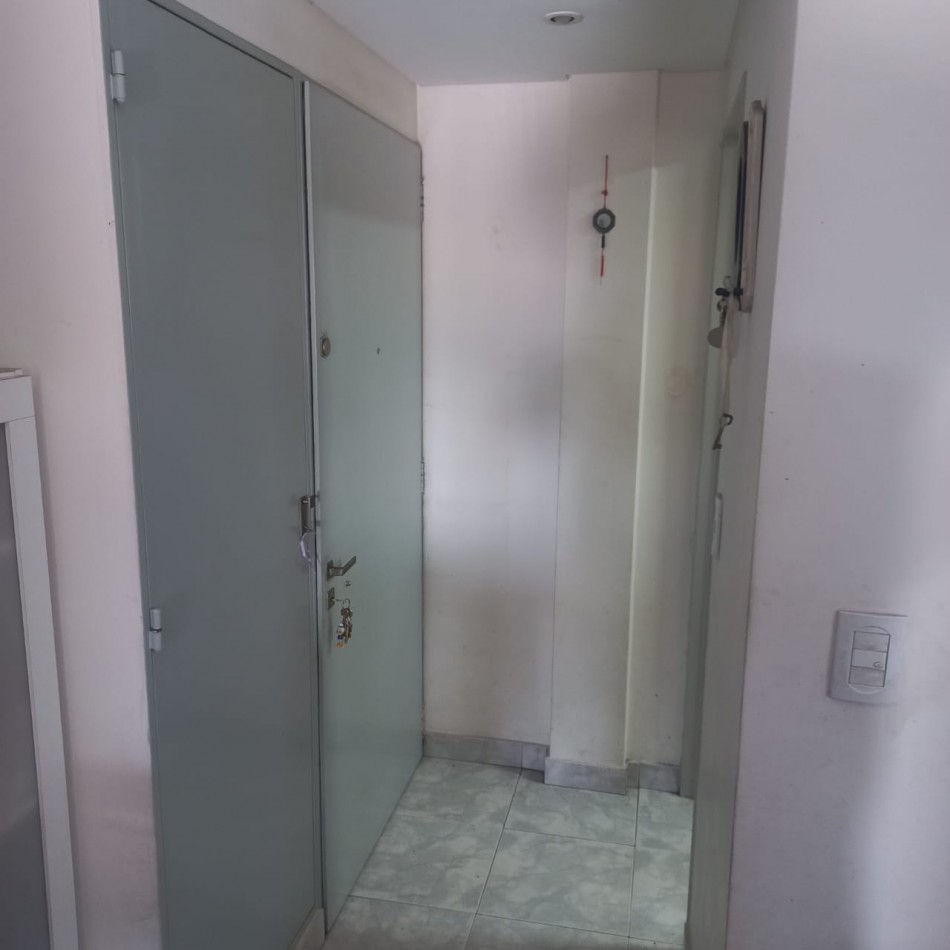 En venta depto 3 Amb al  Frente c/ cochera y Baulera en Villa del Parque