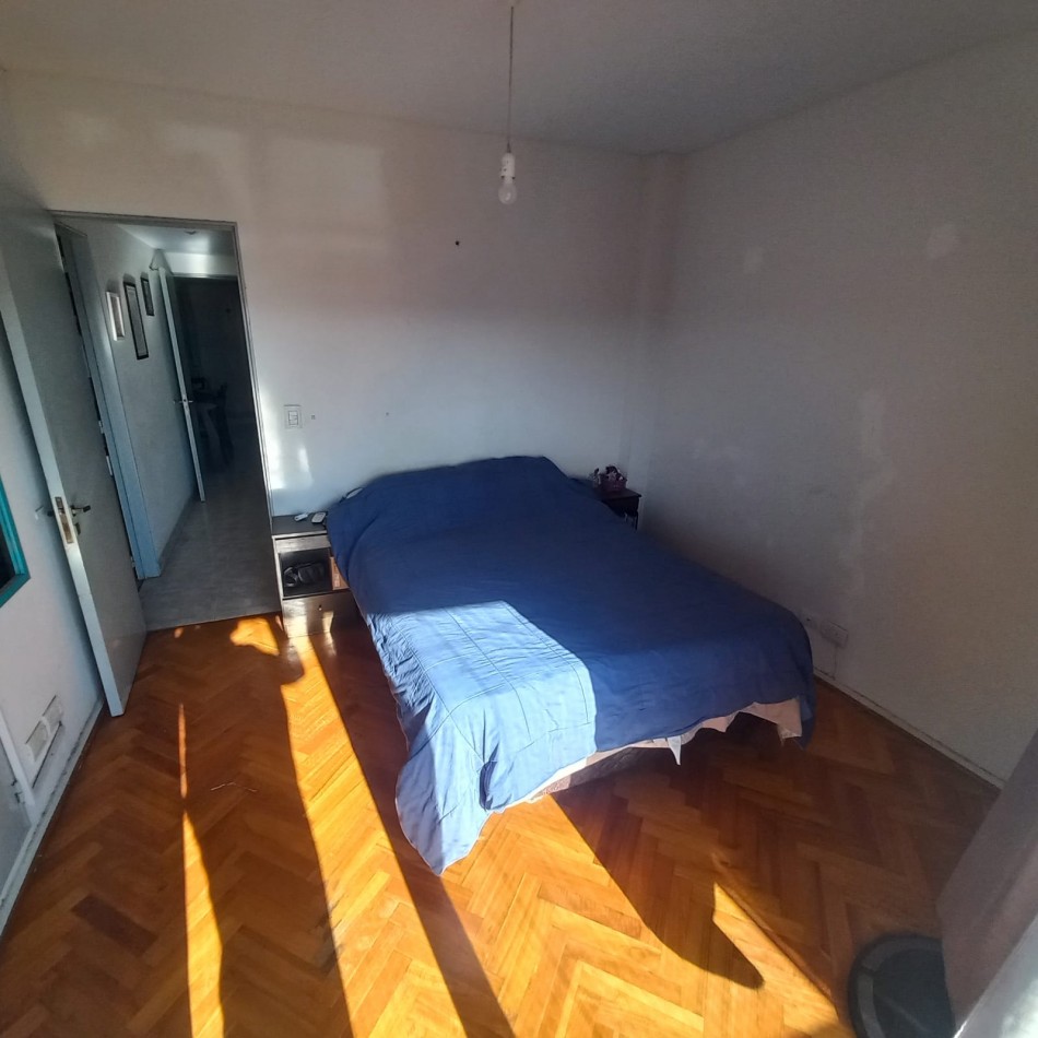 En venta depto 3 Amb al  Frente c/ cochera y Baulera en Villa del Parque