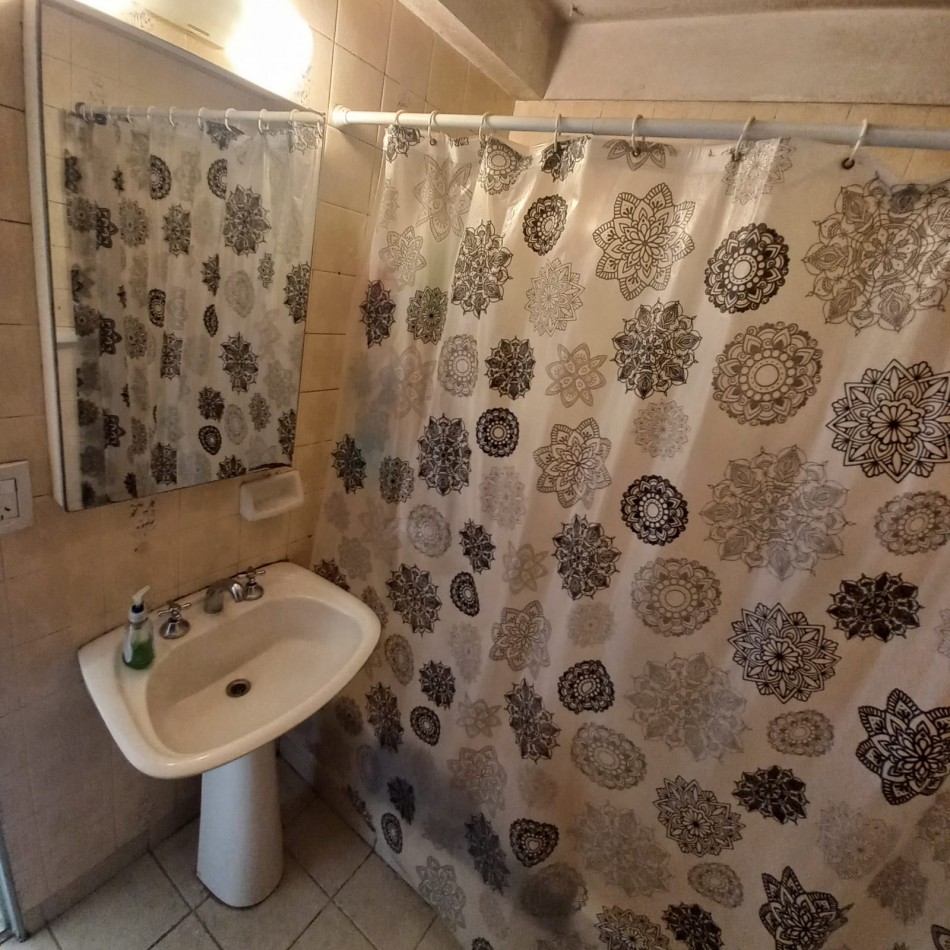 En venta depto 3 Amb al  Frente c/ cochera y Baulera en Villa del Parque