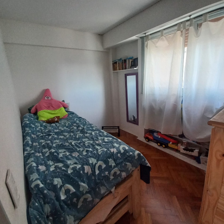 En venta depto 3 Amb al  Frente c/ cochera y Baulera en Villa del Parque