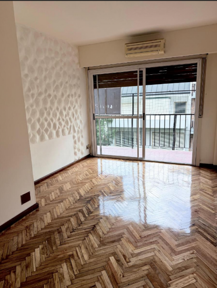 En Venta Depto 3 amb Luminoso a la calle en Caballito 