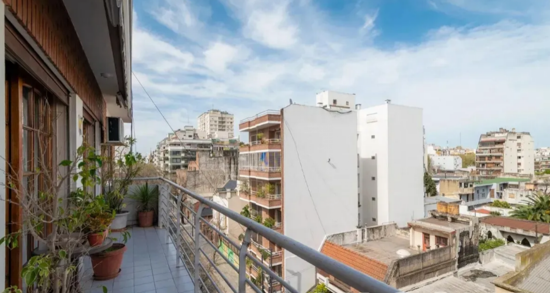 En venta Piso de Categoria con dos cocheras en Caballito