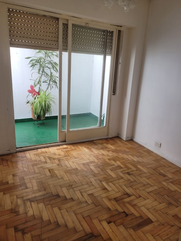 En alquiler depto de 2 amb  con patio en Almagro