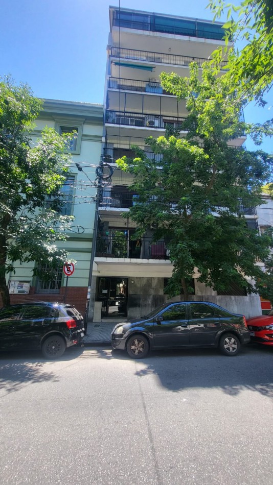 En venta Depto de 4 amb.al Frente con Balcon en Villa Crespo