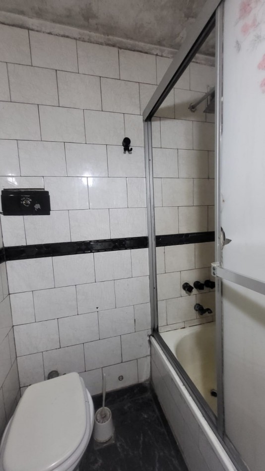 En venta Depto de 4 amb.al Frente con Balcon en Villa Crespo