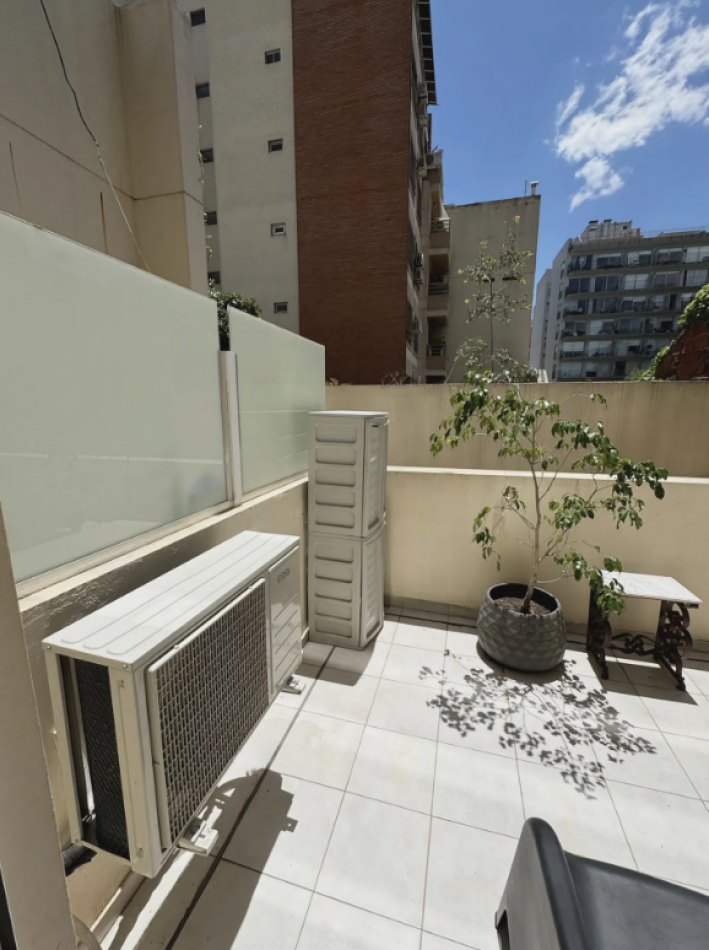 Venta excelente depto 1 amb con patio en Recoleta 