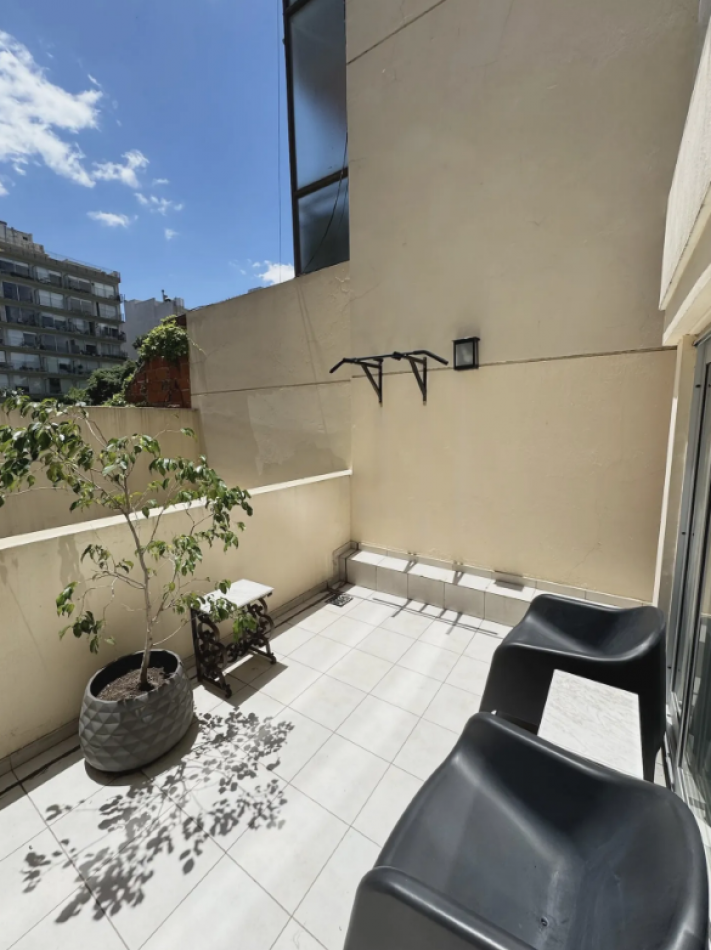 Venta excelente depto 1 amb con patio en Recoleta 