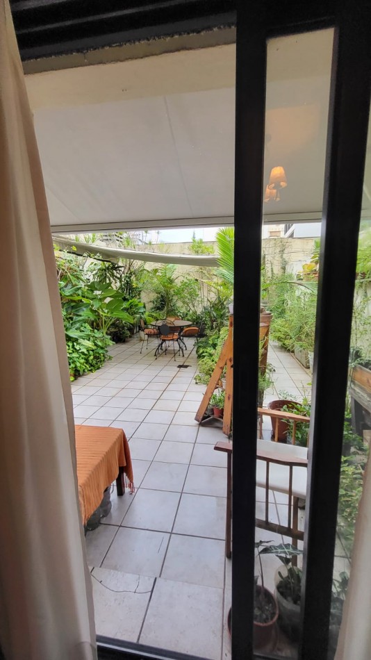 Venta semipiso 3 amb con patio en Colegiales