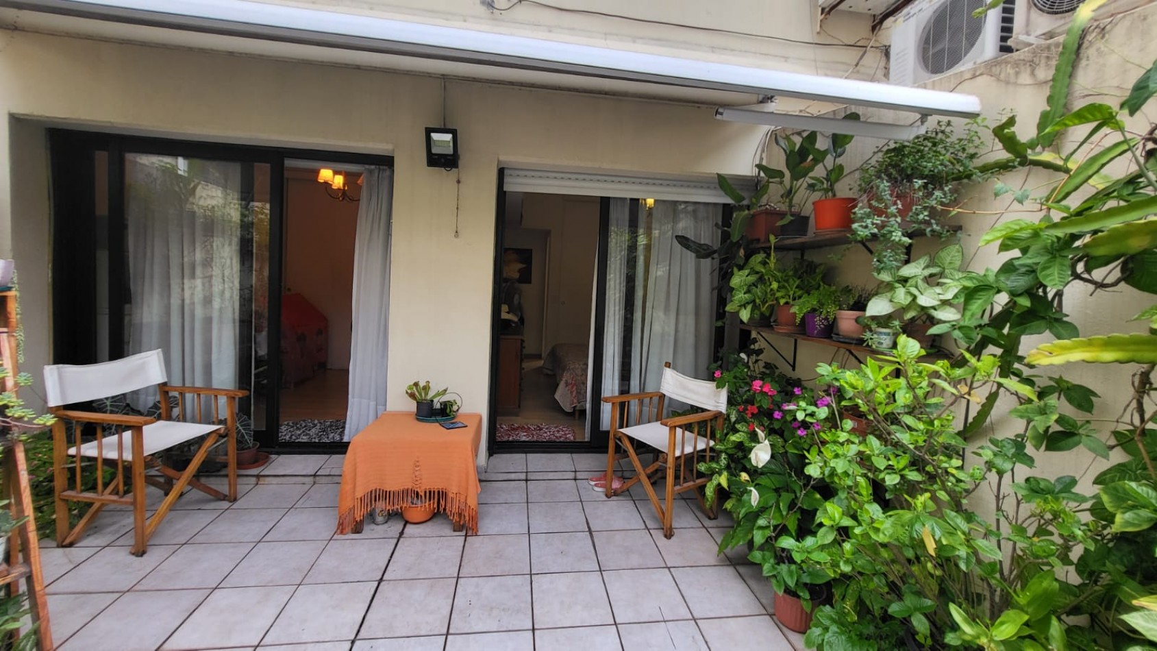 Venta semipiso 3 amb con patio en Colegiales