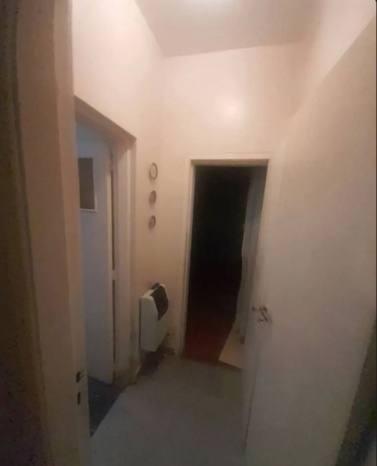 EN VENTA CASA LOTE PROPIO 4 AMB  CON DEPENDENCIA ATRAS EN FLORES