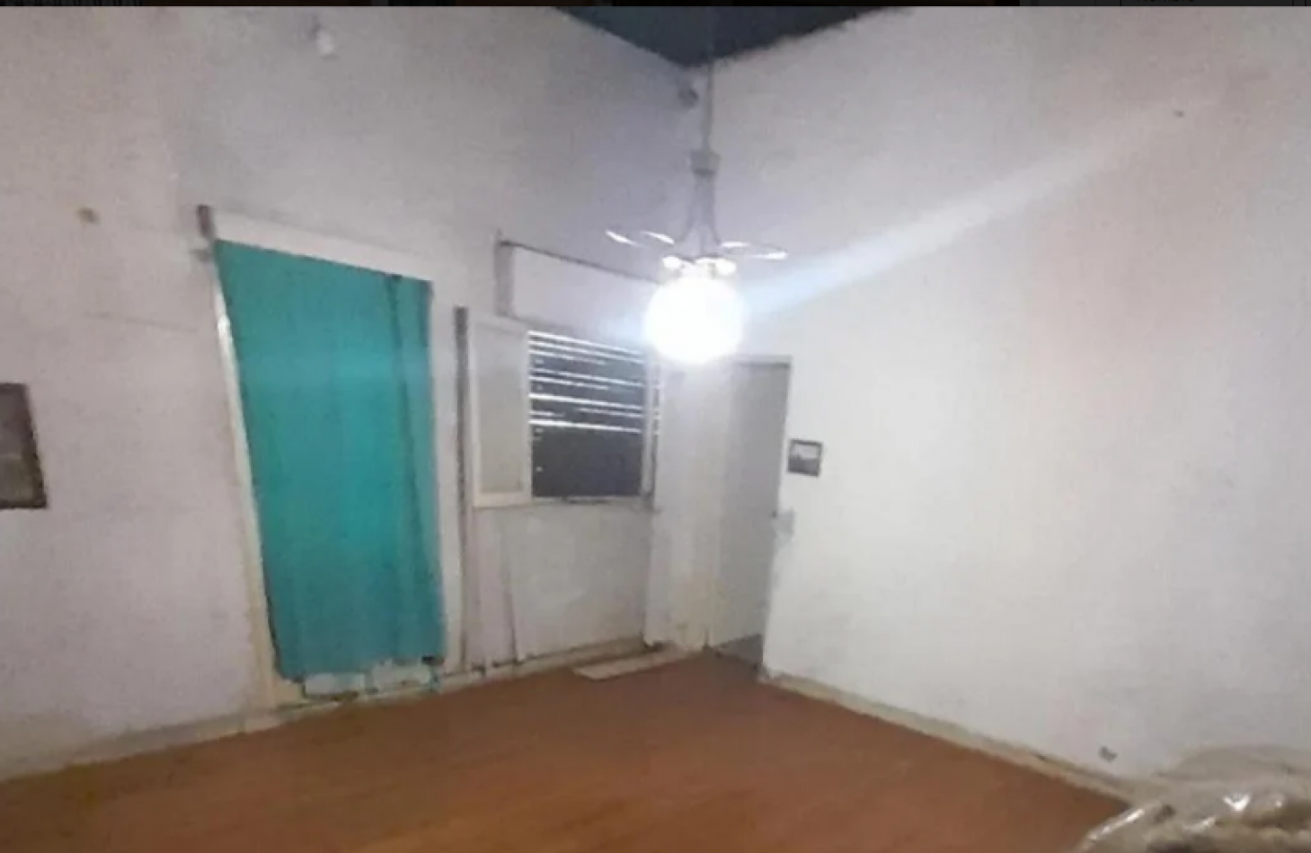 EN VENTA CASA LOTE PROPIO 4 AMB  CON DEPENDENCIA ATRAS EN FLORES