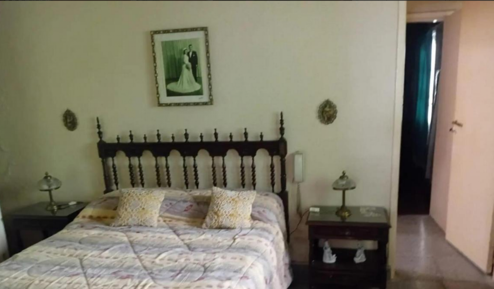 EN VENTA CASA LOTE PROPIO 4 AMB  CON DEPENDENCIA ATRAS EN FLORES