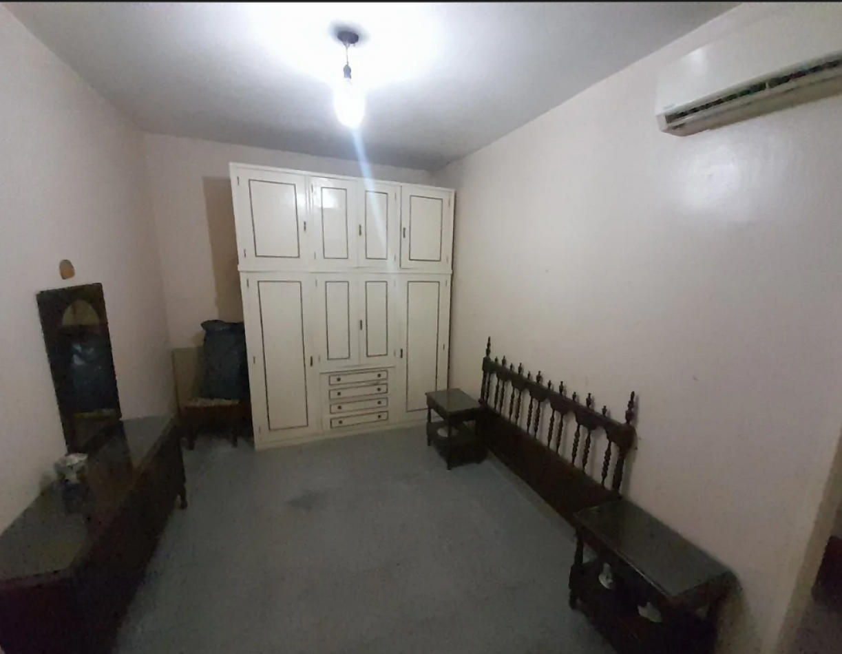 EN VENTA CASA LOTE PROPIO 4 AMB  CON DEPENDENCIA ATRAS EN FLORES