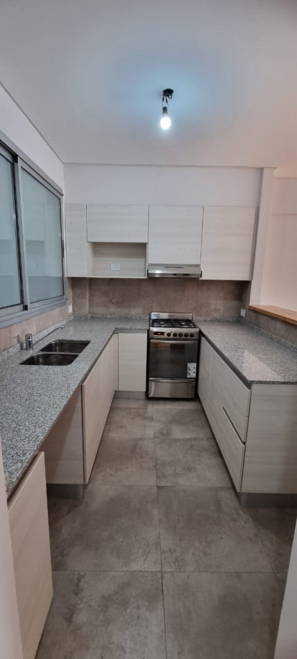 Venta depto tres amb con balcon-terraza en G. de Laferrere 1100, Parque Chacabuco