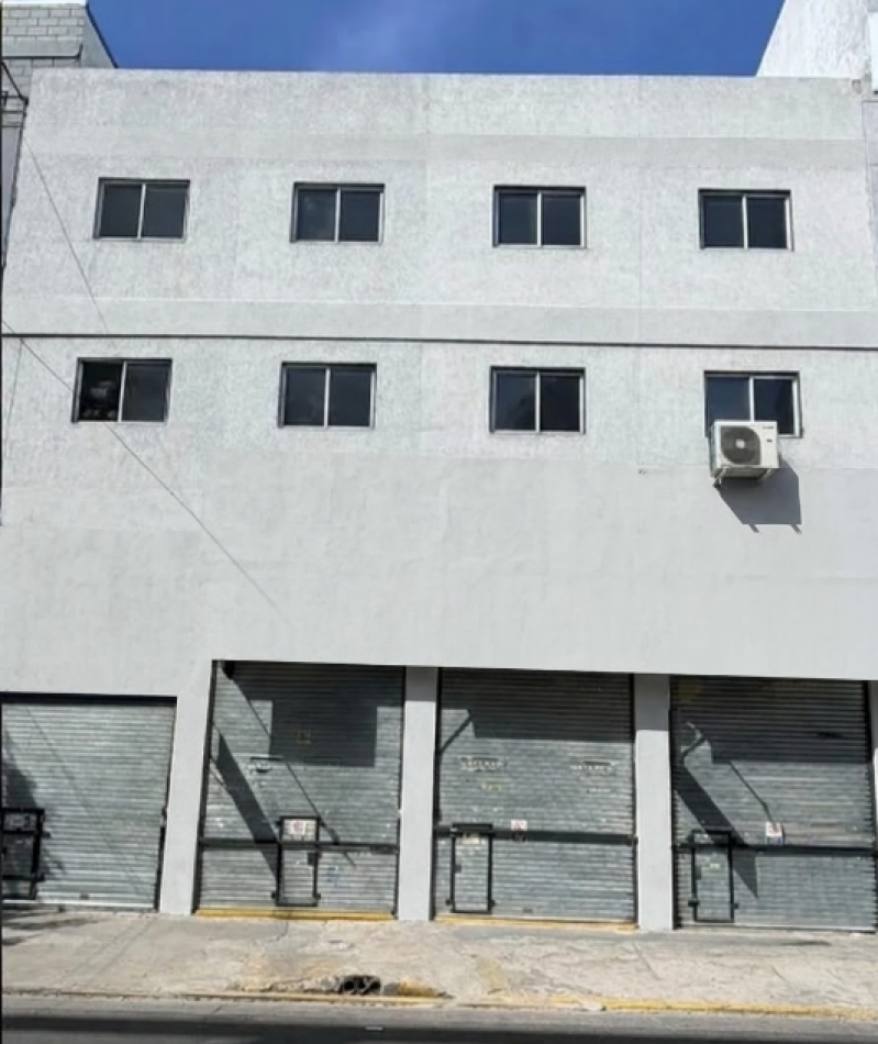 Local en Venta de 2 Pisos en Flores