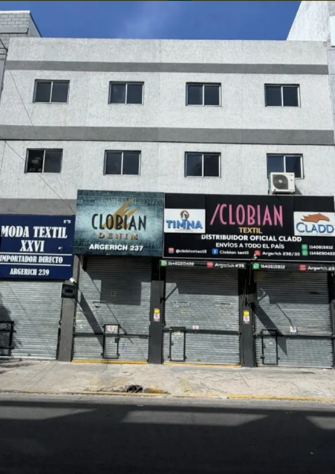 Local en Venta de 2 Pisos en Flores