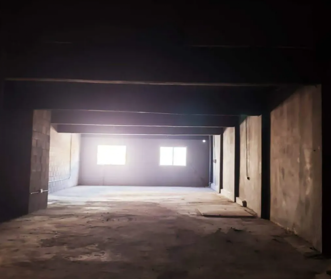 Local en Venta de 2 Pisos en Flores