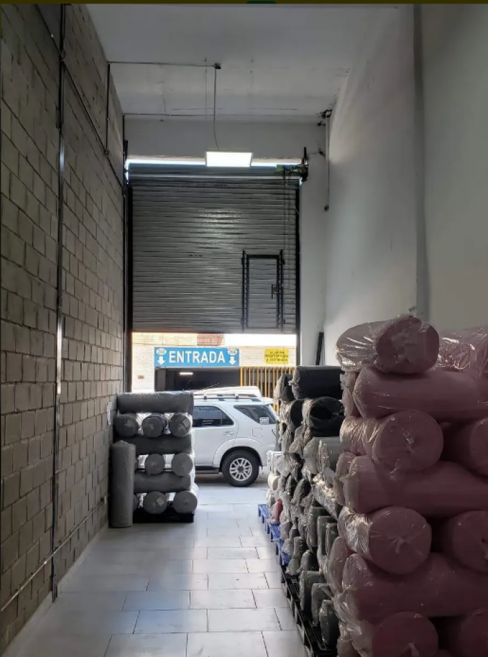 Local en Venta de 2 Pisos en Flores